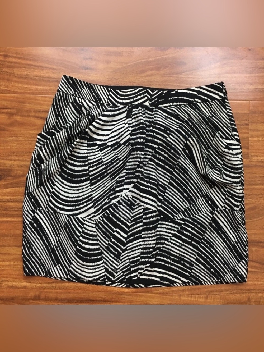 Banana Republic Womens Black White Abstract A Line Mini Skirt 4P Classic Preppy